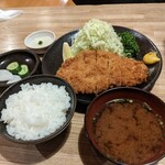 とんかつ専門店 とんくん - ロースかつ定食