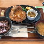 旬菜うちごはん 菜々家 御幸町店 - 鶏の葱だく香味だれ定食