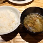Kisurin Karuizawa - 土鍋飯與豐富的蘑菇湯。米飯可免費續碗