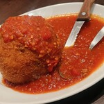 カプリチョーザ - シチリア風ライスコロッケ ミートソースがけ¥880