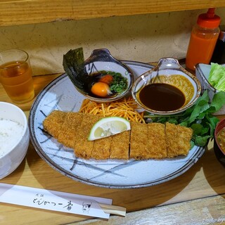 とんかつ一番 - 料理写真:2022年10月　一番ヒレとんかつ【税込1650円】ライス中【税込200円】絶品豚汁小【税込150円】