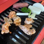 幸楽園 - 辛みそホルモン、焼き台へ