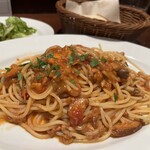 フィーコディンディア - きのことツナのトマトソーススパゲッティ