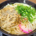 Ogoori Ekibentou - ごぼう天うどん(税込540円)
                        トッピングはごぼう天、刻み葱、紅白蒲鉾
                        出汁は過去レビューを拝見するといりこ系との記述がチラホラあるが薄くて良く分かりません
                        因みに醤油も薄いです