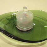 イタリアンレストラン Zucca - 鮑の瞬間スモーク