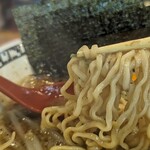 とんこつ愛があふれてる ラーメン とりこ - 麺リフト