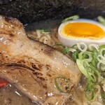 Tonkotsu Aiga Afureteru Ramen Toriko - チャーシュー、煮卵