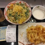 Marugame Seimen - カスタムしたかけ小290円、野菜かき揚げ170円、とろろ90円(2023.10.28)