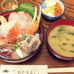 おかもと鮮魚店  - 海鮮丼 1000円