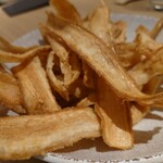 やりうどん - ごぼうチップス