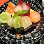 Koryouri Yoshimoto - りんご赤ワインゼリー寄せ、シナモンクリーム、マスカット、サニードルチェ、無花果、ルナピエナ