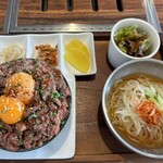 弘苑 - 炙りハラミユッケ丼ランチ(大盛り)