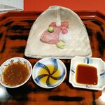 小料理よし本 - 造里、
本鮪、金目鯛、あおりいか
黄味醤油、梅醤油、土佐醤油