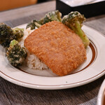 Rojiura Curry SAMURAI． - 侍まつり(ライスS)@税込1,970円：サクサクブロッコリー、カキ、ハムカツ