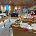 にしき堂 - 外観、いや内観かな(・・?