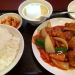 栄華楼 - ランチの酢豚定食。普通に美味しかったです。