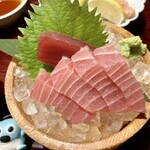 江坂海鮮食堂 おーうえすと - ちょっとスジが多いマグロでした