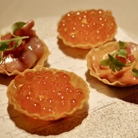 Tinc gana - いくらのタルト 赤貝のスパイシータルト
