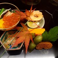 ふしきの - 八寸（イクラ・壬生菜・松茸、松茸揚げ、ハリイカ、厚焼き玉子、枝豆、からすみ、松風）