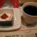 Mosu baga - ブレンドコーヒーとひんやりドルチェカップいちごムースケーキ