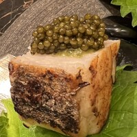 六花 - 46度で一時間ほど低温調理。仕上げに表面を炭火で香ばしく焼き上げました