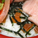 開江寿し - ご飯の上には刻んだマグロ漬けと海苔