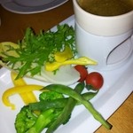 ラ・ポルタ - バーニャカウダ一人前、 想像より野菜が少ない(TT)食べる前です。