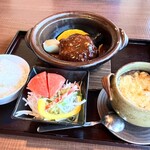Hambagusemmontentsubakiguriru - ランチメニュー　デミグラスハンバーグ¥1078                味噌汁をオニオングラタンスープに変更+¥165