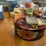 幸寿司 - びっくり丼(シャリ半分)