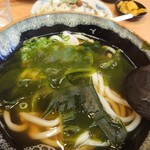 力餅 - わかめうどん440円✨立派な生わかめに感動です。