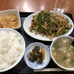 十八番 - 青椒肉絲定食(1,000円)