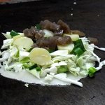 すえちゃん - 1.たっぷりのキャベツの上にイモとコンニャク