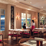 Benoit Alain Ducasse - 18:30。この後すぐ満席に