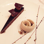 Benoit Alain Ducasse - メゾンのスペシャリテ。40%と70%のカカオを組み合わせたショコラとプラリネアイス。甘すぎずめちゃ好み！