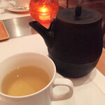 Benoit Alain Ducasse - ヴェルヴェーヌのハーブティが南部鉄瓶でサーブされます