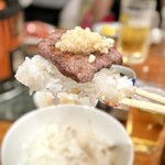 万正 - 塩タン withニンニク薬味 ＆ ライス リフト