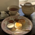 kiki:器々 - ポットの紅茶と古風なるスコン