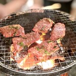 万正 - ハラミ 焼き焼き風景