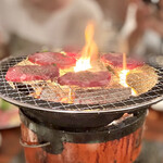 万正 - 塩タン 焼き焼き風景