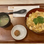 鶏三和 - 親子丼830円