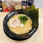 Yokohama Iekei Ramen Yuurakuya - 