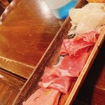 今宵、成田で世界の肉料理とごほうびワインを - 