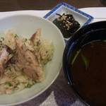 宇豆基野 - 秋刀魚のご飯と赤だしと昆布