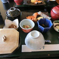 大阪なだ万 - 和朝食。器も良い感じ♪