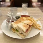 ランデブーラウンジ・バー - アメリカンクラブハウスサンドイッチ