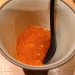 鮨 さかい - ①解し筋子イクラ(岩手県普代産)のマイクロ丼
      フレッシュな筋子を解したイクラは薄皮が軟らかく、円やかな旨みとコクが楽しめます
      削り柚子皮の香りもマッチしています
      やはり旬の筋子のTKGはウマい！ 