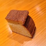 鮨 さかい - ㉒玉(芝海老と摺り大和芋入り)
      芝海老と大和芋で、ふっくら&しっとりの焼き上がり、穏やかな甘さが印象的です。