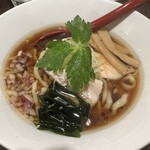 金町製麺 - 魚介中華そば（半麺）700円