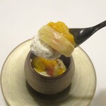 Restaurant KAITO - ディセール 無花果：クレームダンジュー（クリームチーズのムース）の上に、フレッシュな無花果、ミカンのシャーベット、凍らせてからスライスした 甘ぁ～い完熟柿がトッピングされています。 美味い～しいですョ！