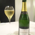 Restaurant KAITO - Champagne J.P.BAUDOUIN　Cuvee Selection Brut（J.P.ボードゥアン キュヴェセレクション ブリュット）： シャンパーニュ　ピノノワール種。持続性のあるきめ細かな泡立ち、フルーティーでコクのあるシャンパン。
